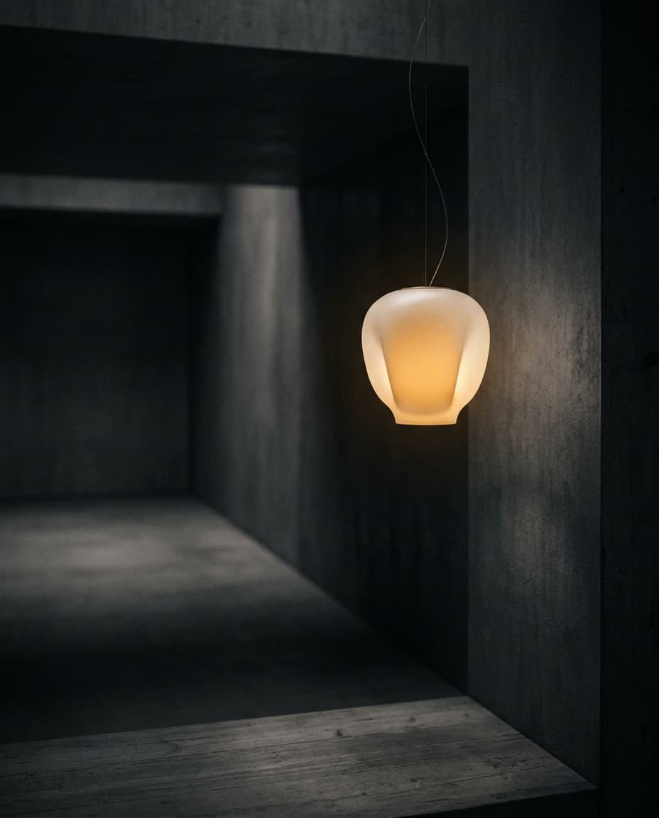 Aurea Pendelleuchte aus Opalglas, warm leuchtend